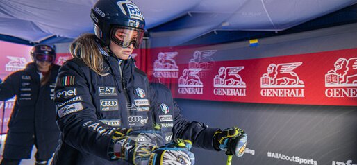 Rennfahrerin im Starthaus wartet konzentriert auf den Start. | © Harald Wisthaler