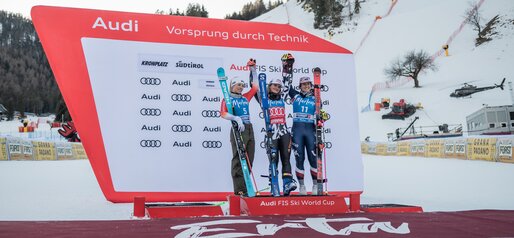Die drei Siegerinnen feiern auf dem Podium. | © Gianvito Coco