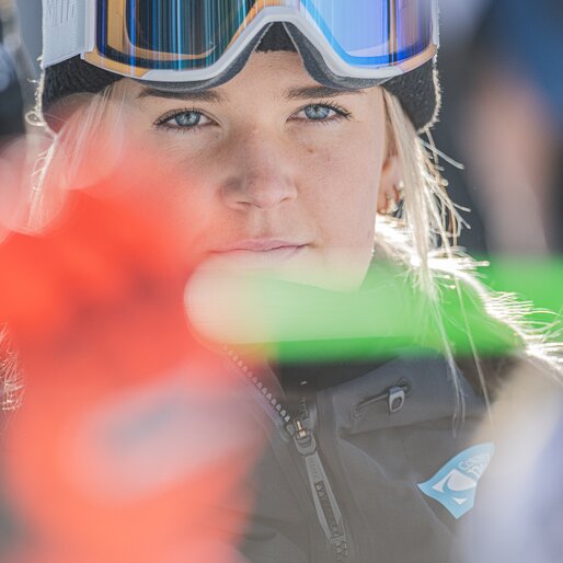 Nahaufnahme einer Rennläuferin. | © Harald Wisthaler