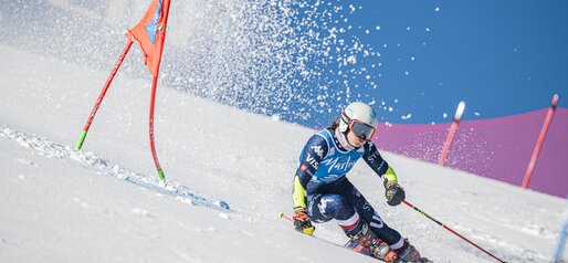 Skirennfahrerin fährt ihr Rennen. | © Harald Wisthaler