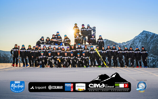 Skilehrer der Skischule Cima bei strahlendem Winterwetter. | © Skischule Cima