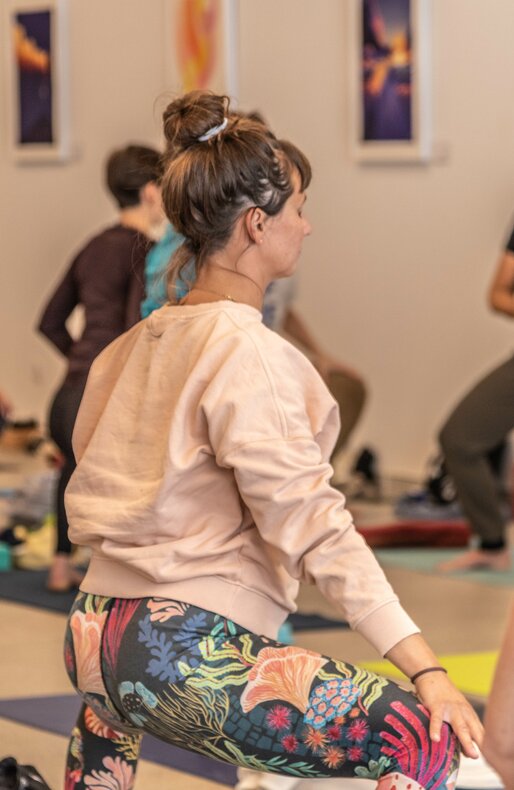Teilnehmer der Yogadays Südtirol beim Praktizieren von Yoga. | © Skirama Kronplatz