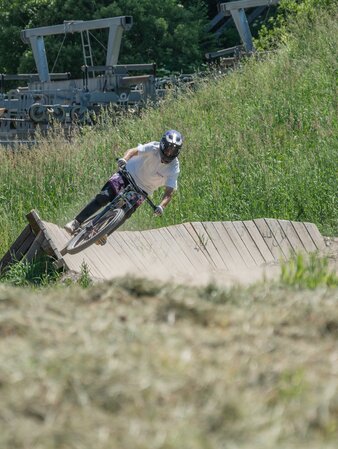 Biker fährt über eine Rampe. | © Gianvito Coco